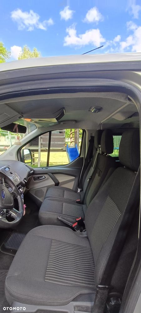 Ford Tourneo Custom - 33