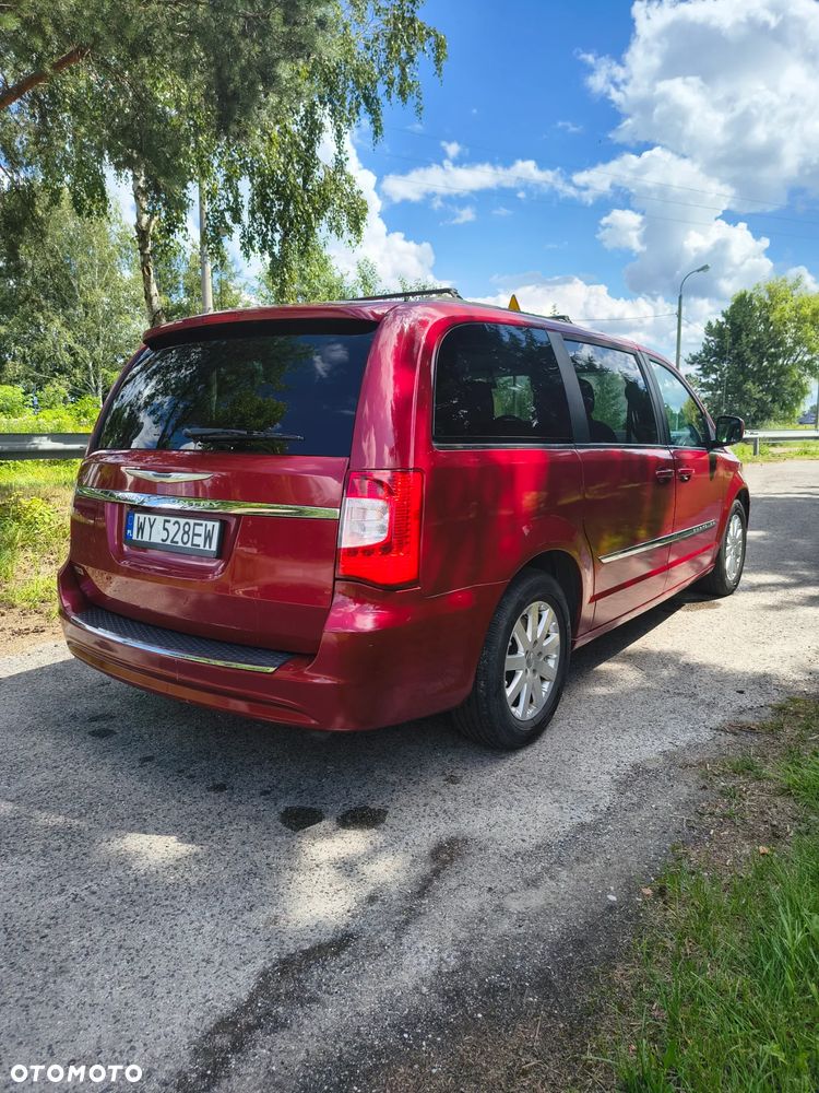 Chrysler Town & Country - 5
