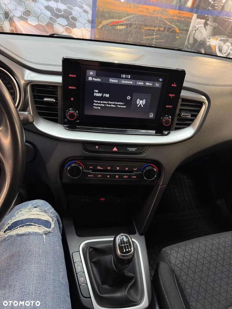 Kia Ceed 1.6 CRDi SCR L Business Line - 11