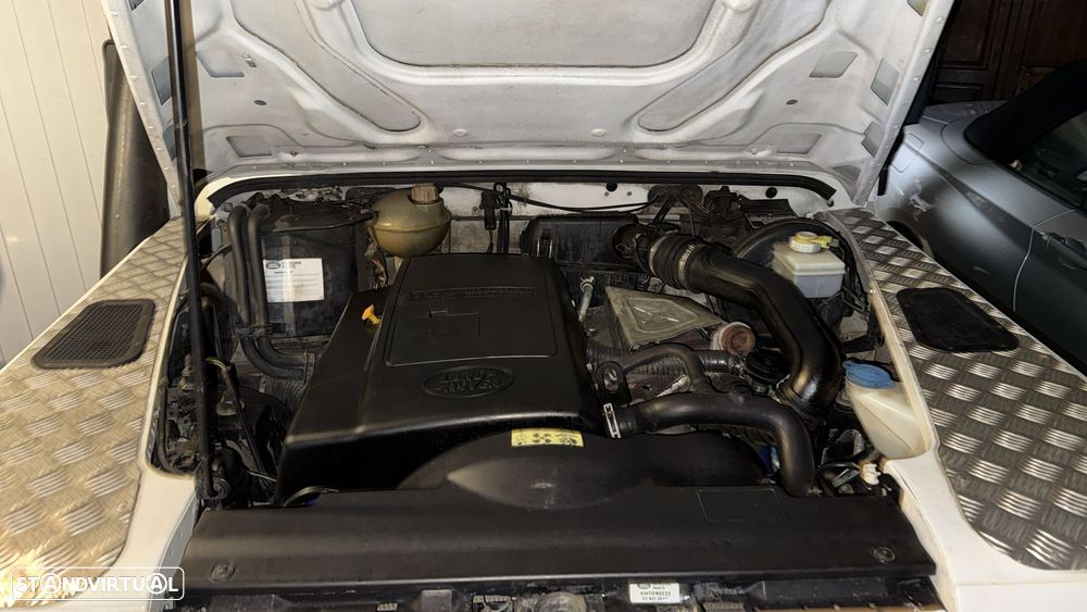 Land Rover Defender 90 2.5 TD5 Metal Top - 13