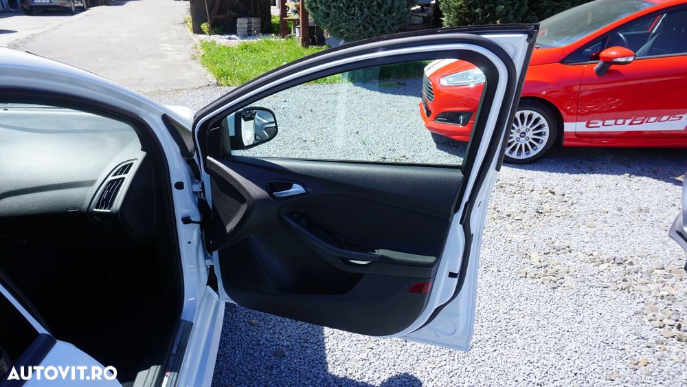 Ford Focus 1.0 EcoBoost Start-Stopp-System ST-LINE DESIGN - 10