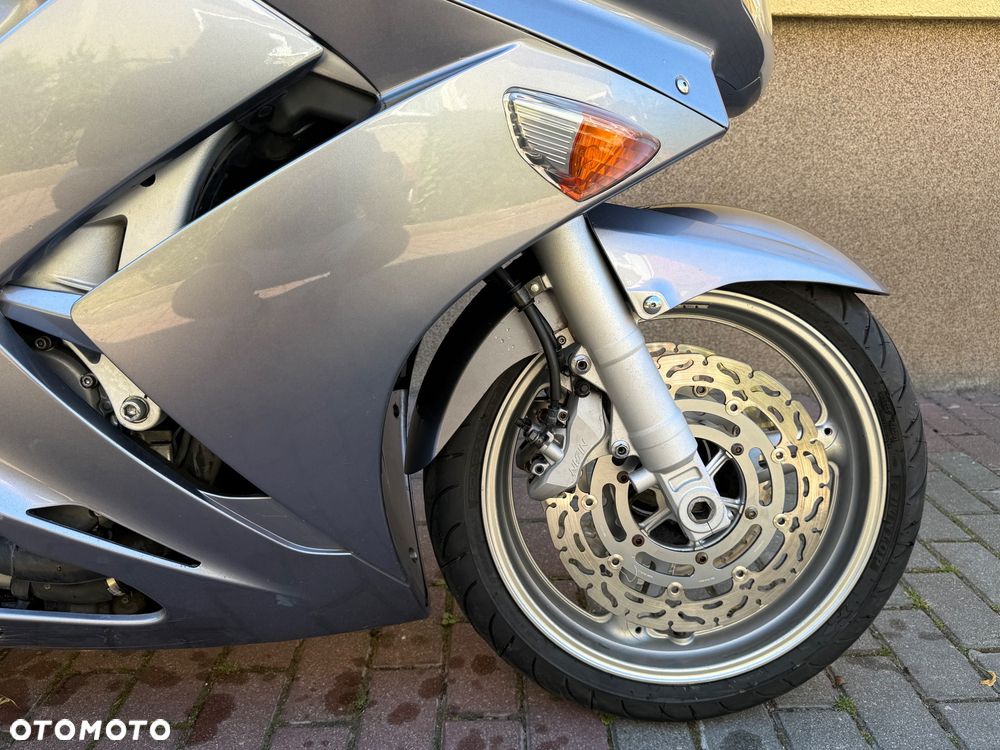 Yamaha FJR - 28