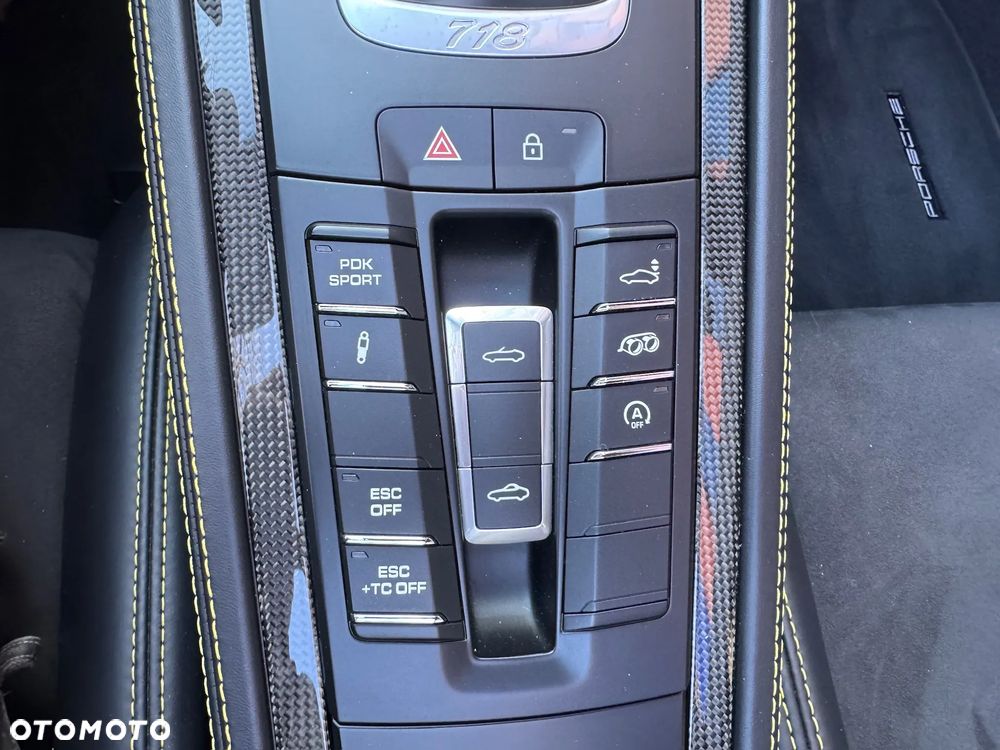 Porsche 718 Spyder - 18