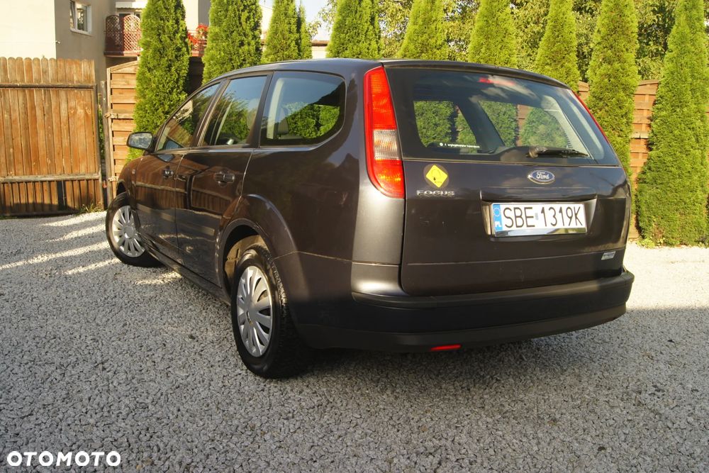 Ford Focus 1.6 Ambiente - 2