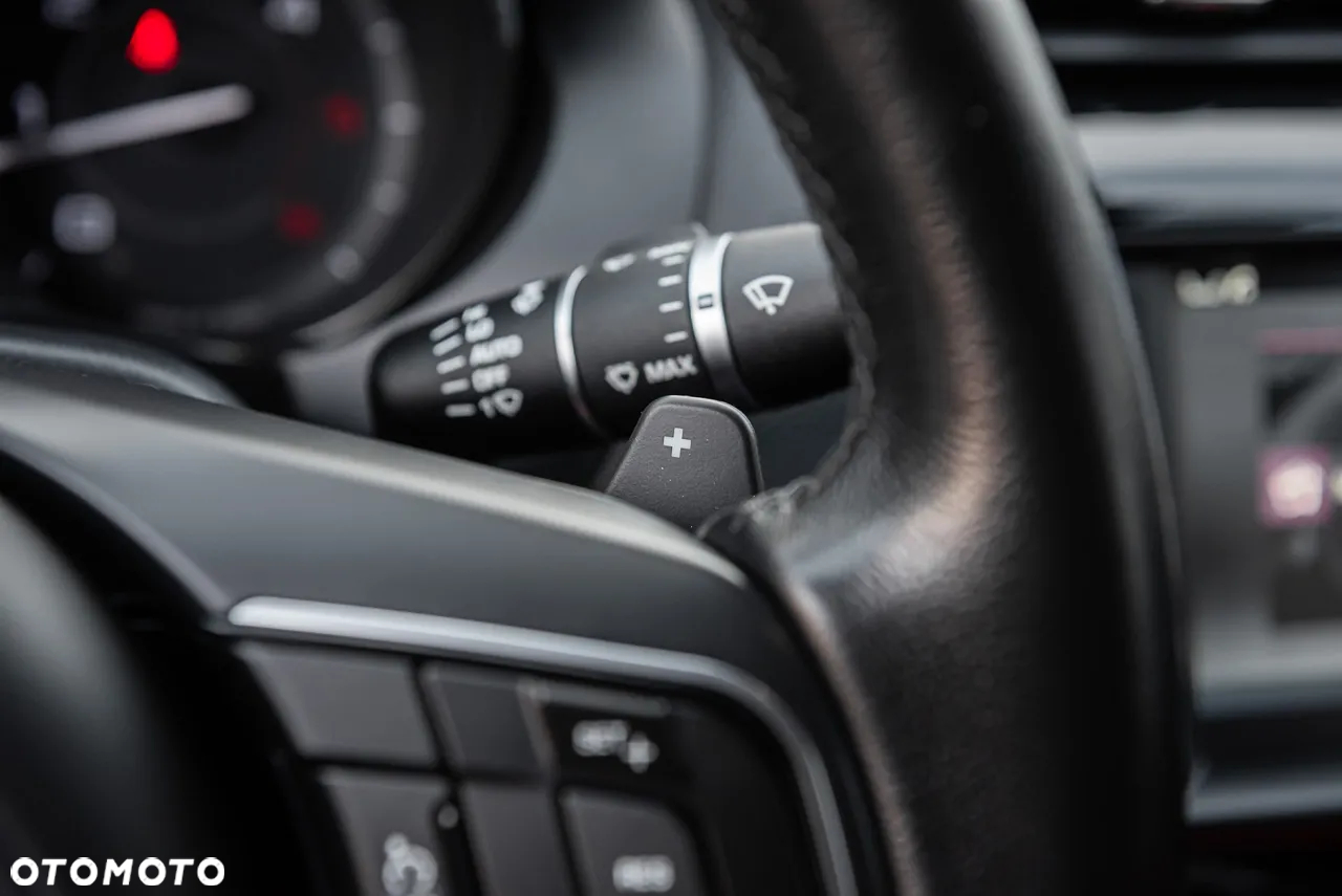 Jaguar XE 2.0 D AWD R-Sport - 29