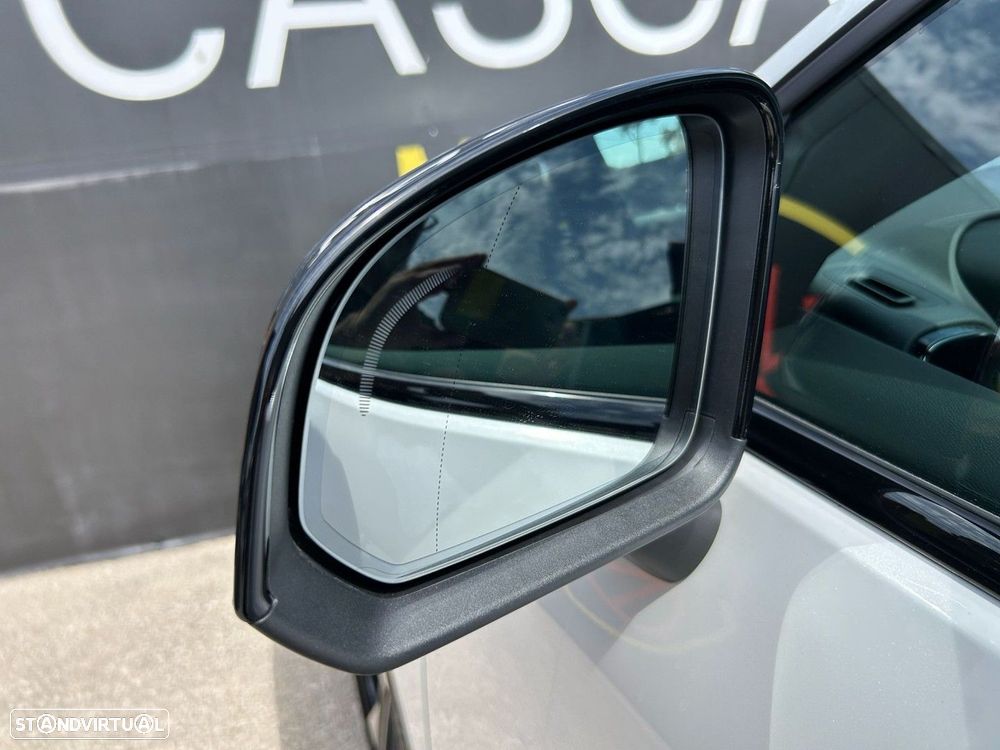 Volvo XC 40 2.0 B3 Plus Dark - 32
