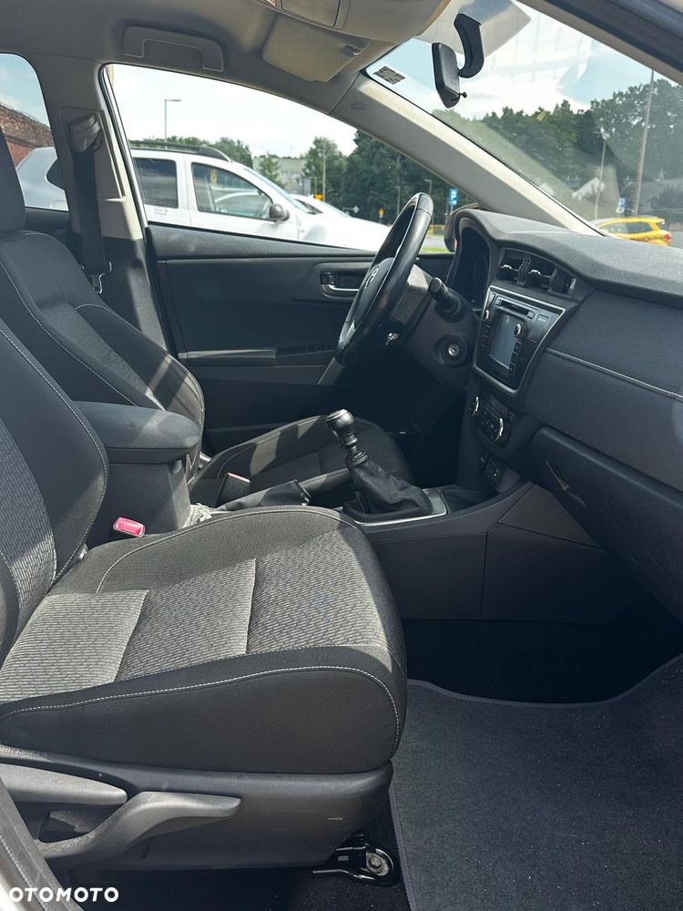 Toyota Auris 2.0 D-4D Comfort - 11