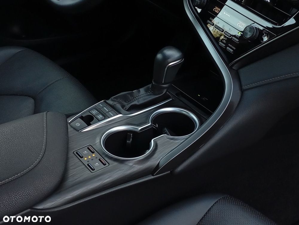 Toyota Camry - 17