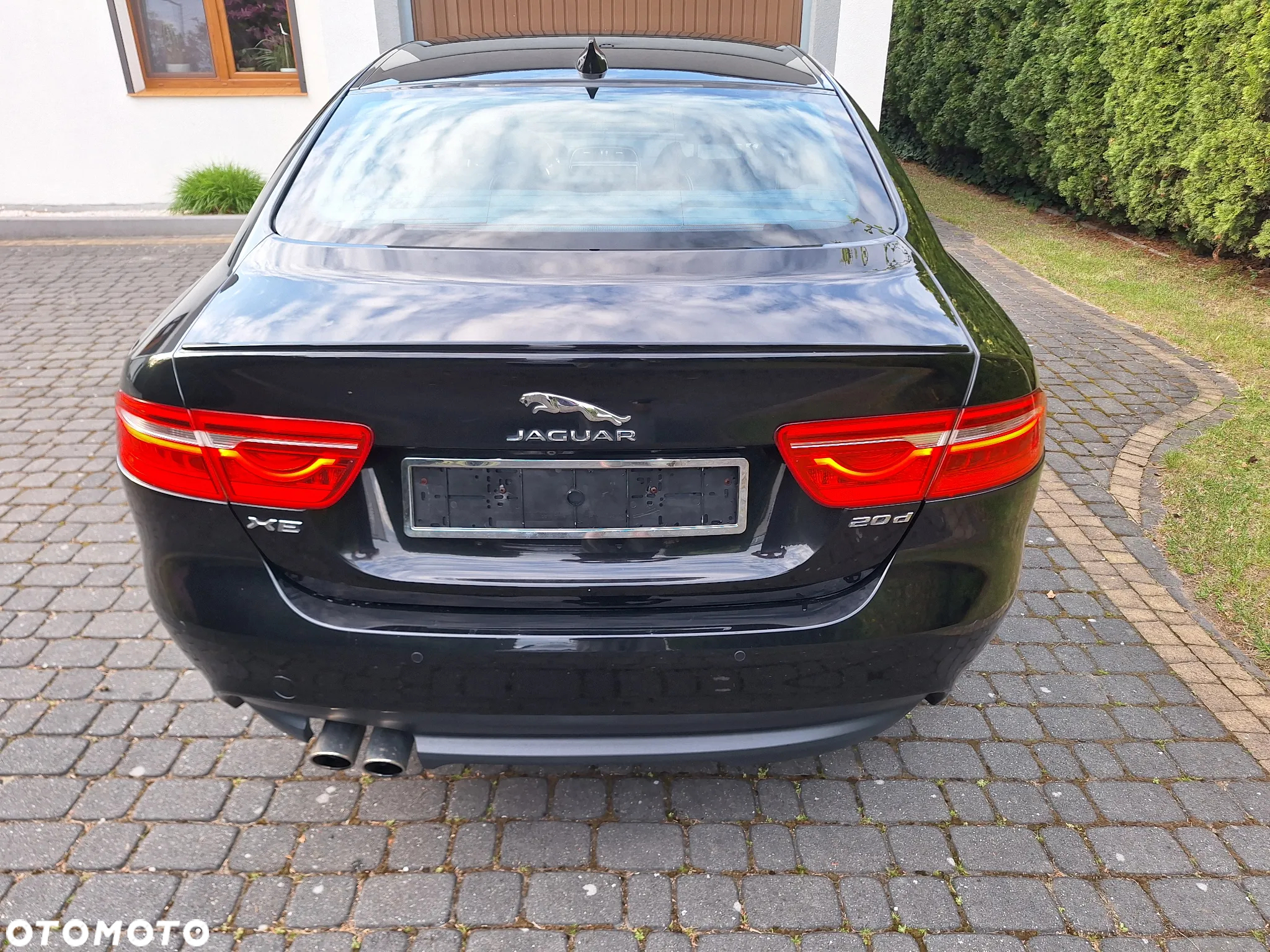 Jaguar XE 2.0 D R-Sport - 7