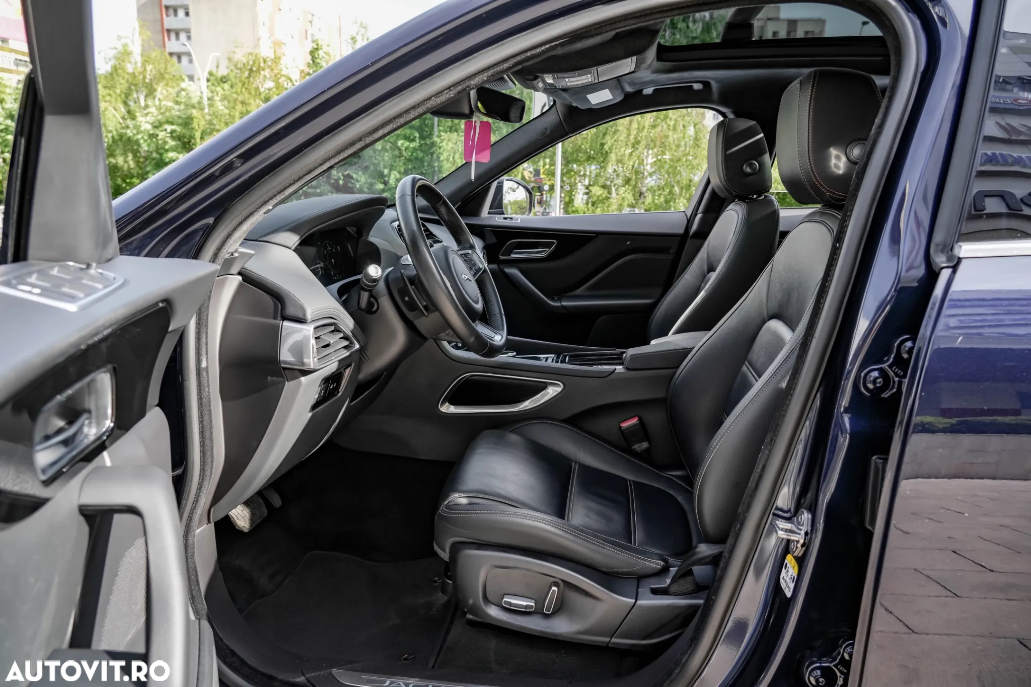 Jaguar F-Pace - 8