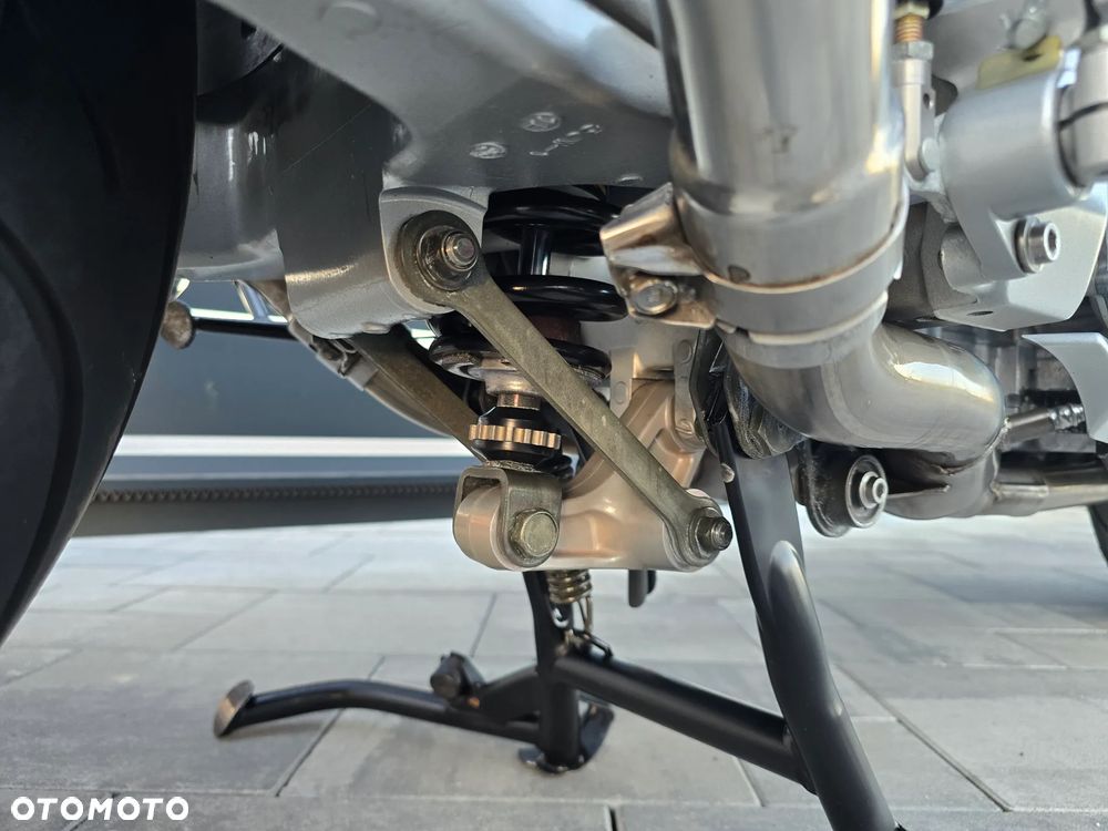 Yamaha FJR - 13