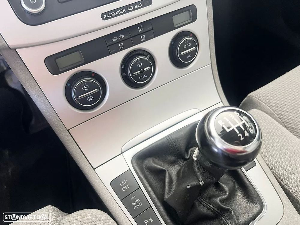 VW Passat Variant 2.0 TDi Confortline - 13