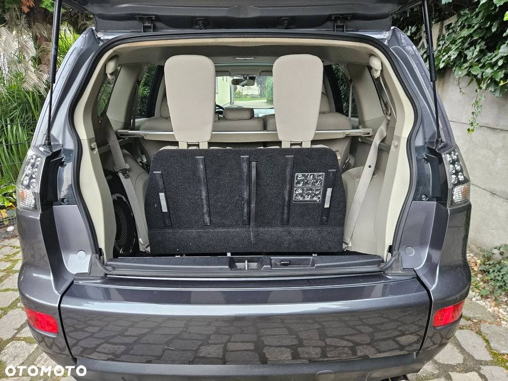 Mitsubishi Outlander 2.2 DI-D 4WD Intense - 36