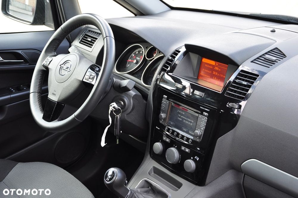 Opel Zafira 1.8 Cosmo - 30