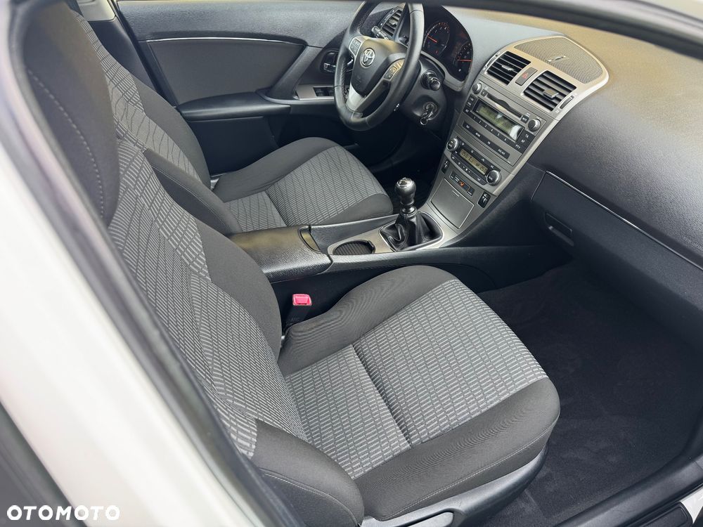 Toyota Avensis 1.8 Luna - 24