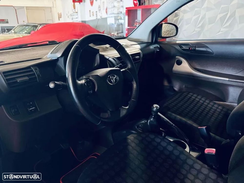 Toyota iQ 1.4 D-4D - 15