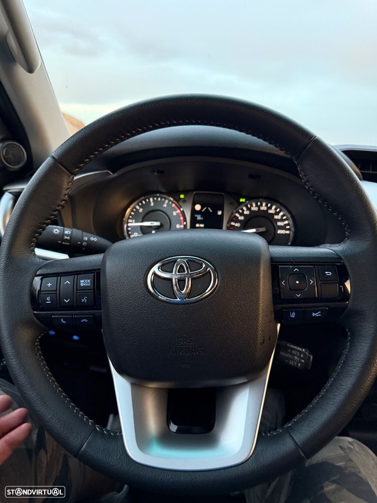 Toyota Hilux 2.8 D-4D 4WD GR Sport - 18
