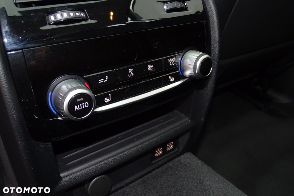 BMW Seria 5 530e xDrive Luxury Line sport - 27