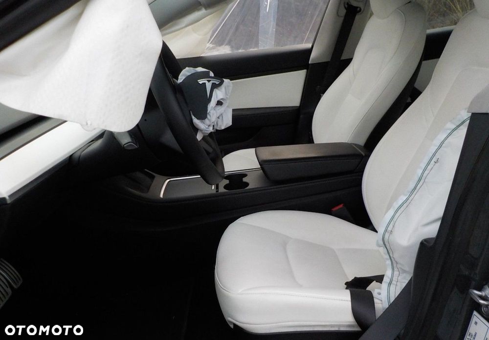 Tesla Model 3 - 21