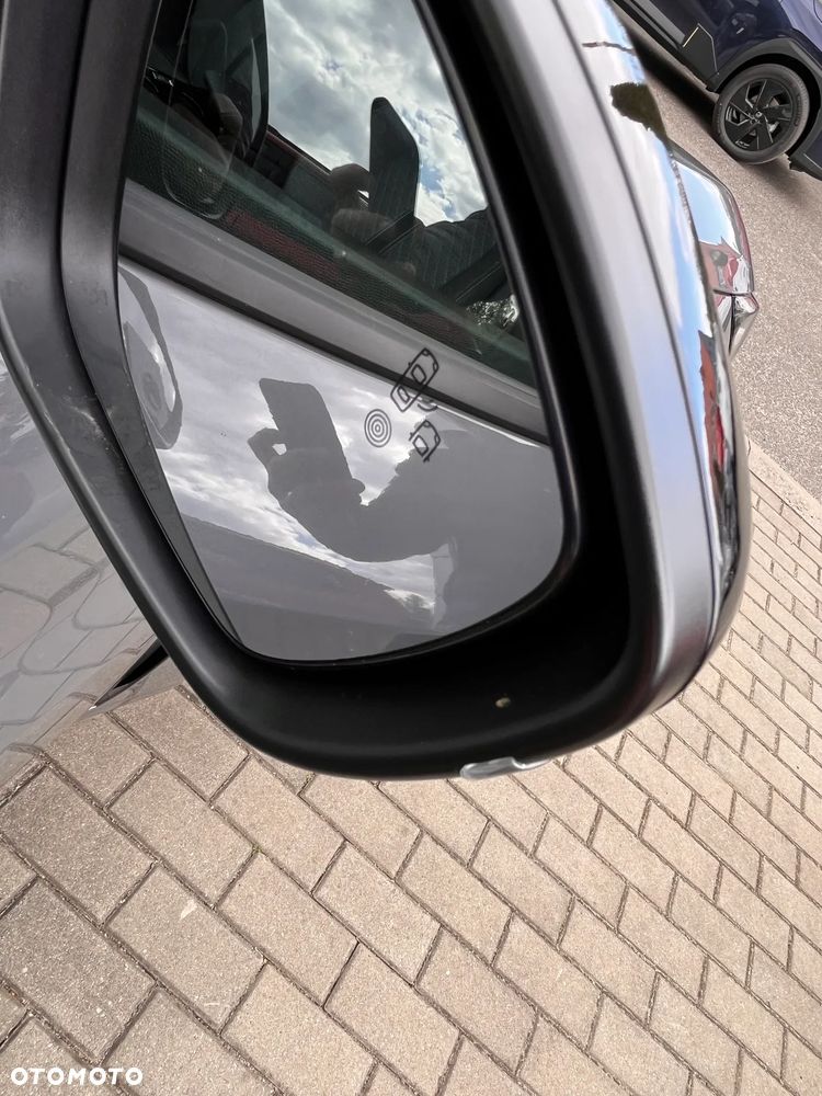 Peugeot 208 - 12