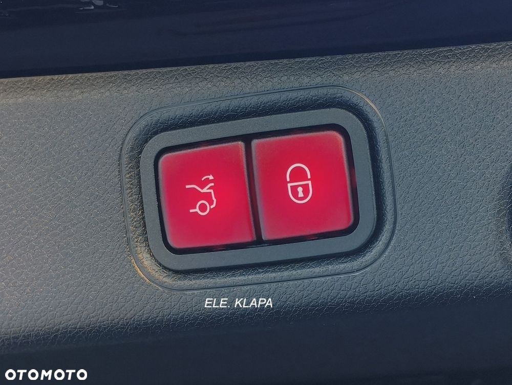 Mercedes-Benz Klasa E 300 4Matic 9G-TRONIC - 22