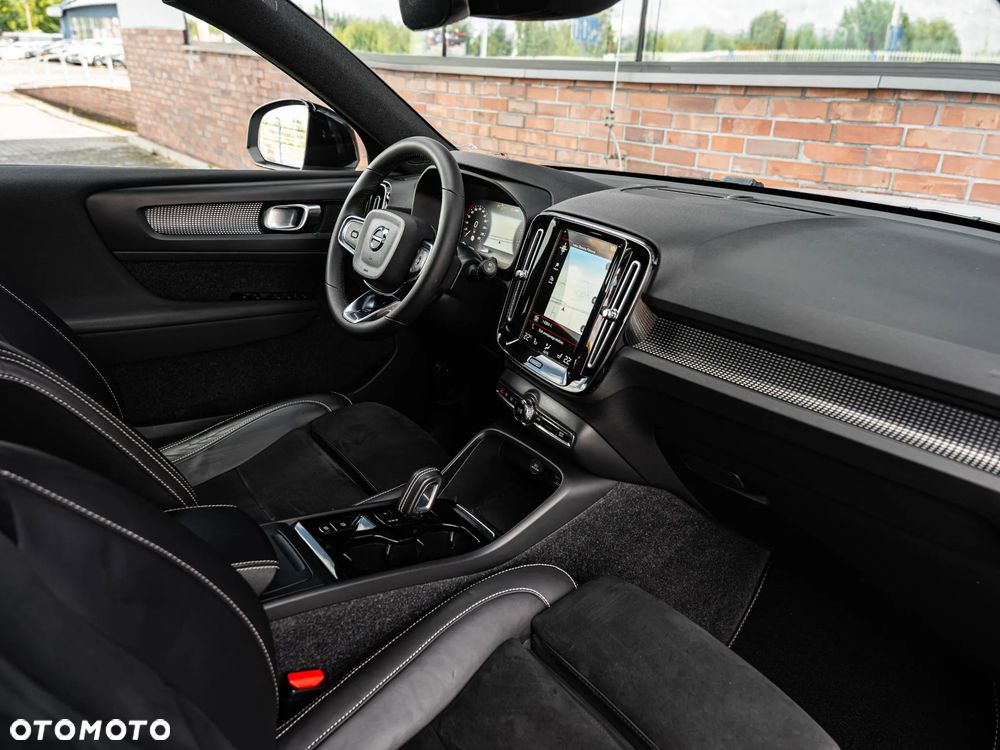Volvo XC 40 B3 B DKG Plus Dark - 25