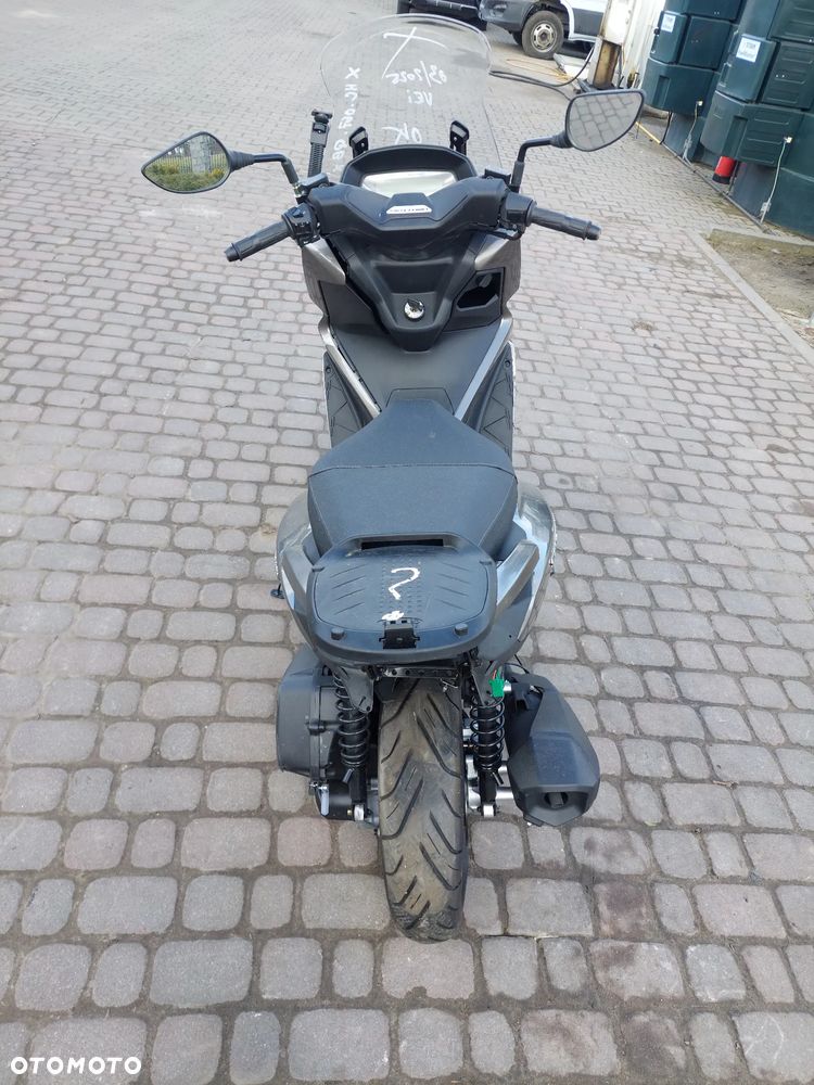 Kymco Skytown - 4