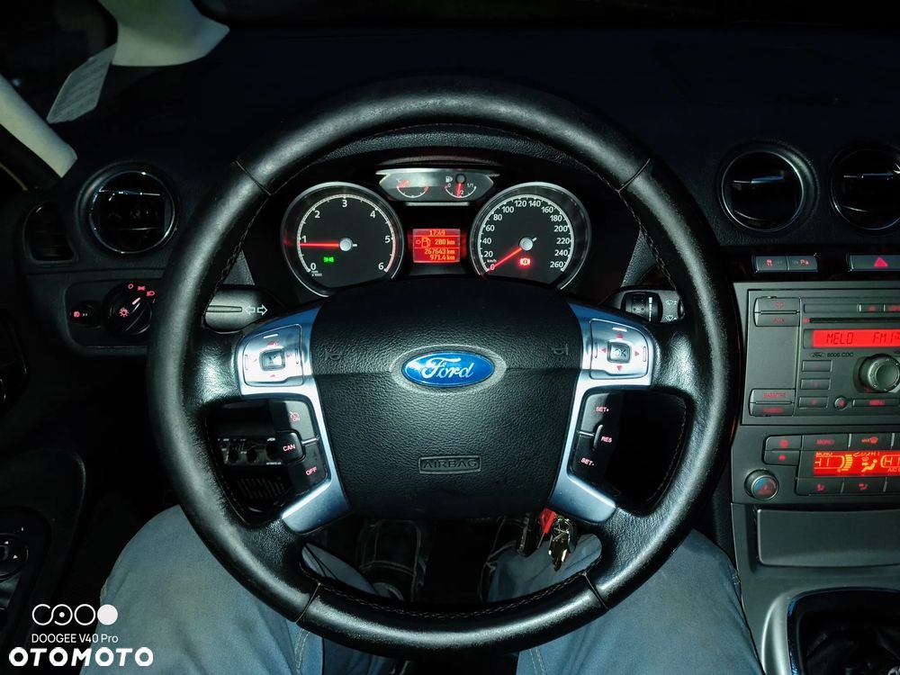 Ford Galaxy - 32