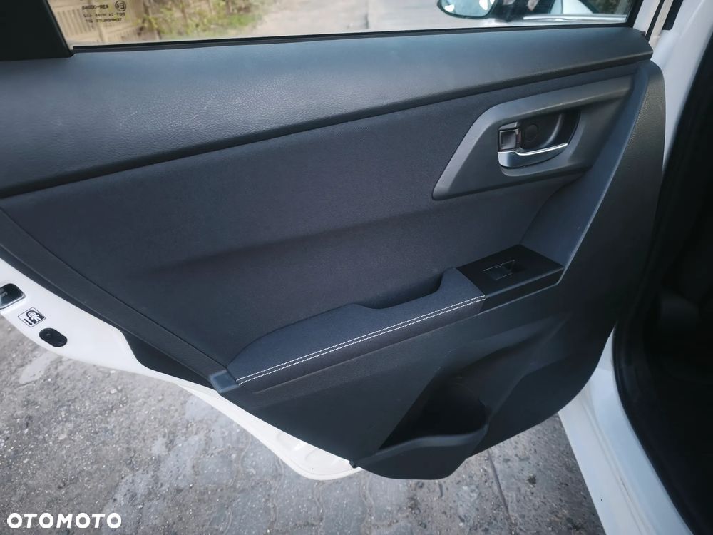 Toyota Avensis - 10