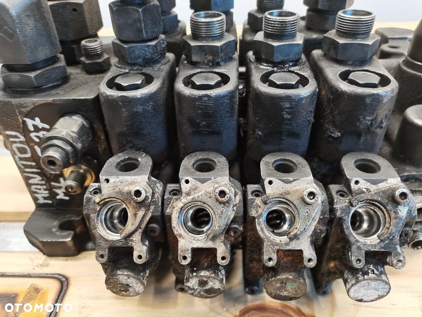 Rozdzielacz hydrauliczny Manitou MLT 635 - 2