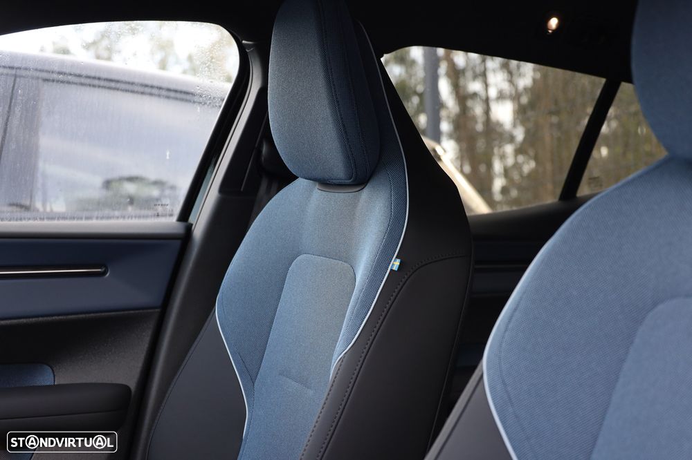 Volvo EX30 69 kWh Single Motor Extended Range Black Edition - 9