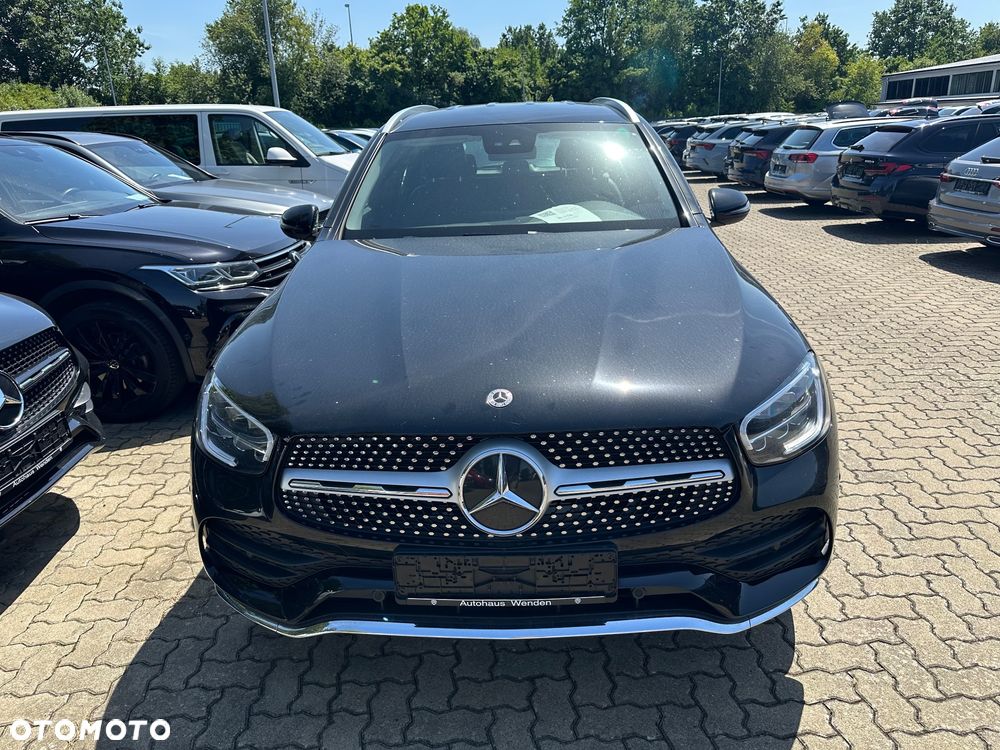 Mercedes-Benz GLC 300 d 4Matic 9G-TRONIC AMG Line - 2