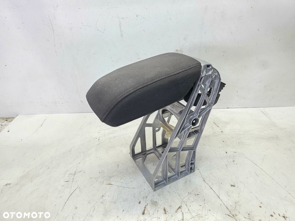 PODŁOKIETNIK PRZÓD AUDI Q3 8U WELUR 8U0864283A 6PS - 1