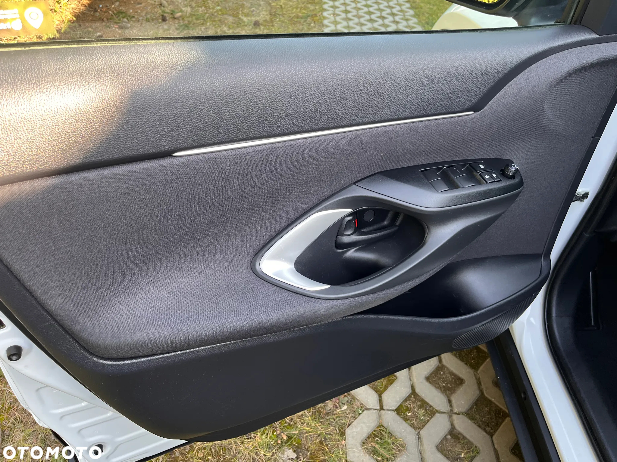 Toyota Yaris Cross ver-hybrid-1-5-premiere-edition-awd - 12