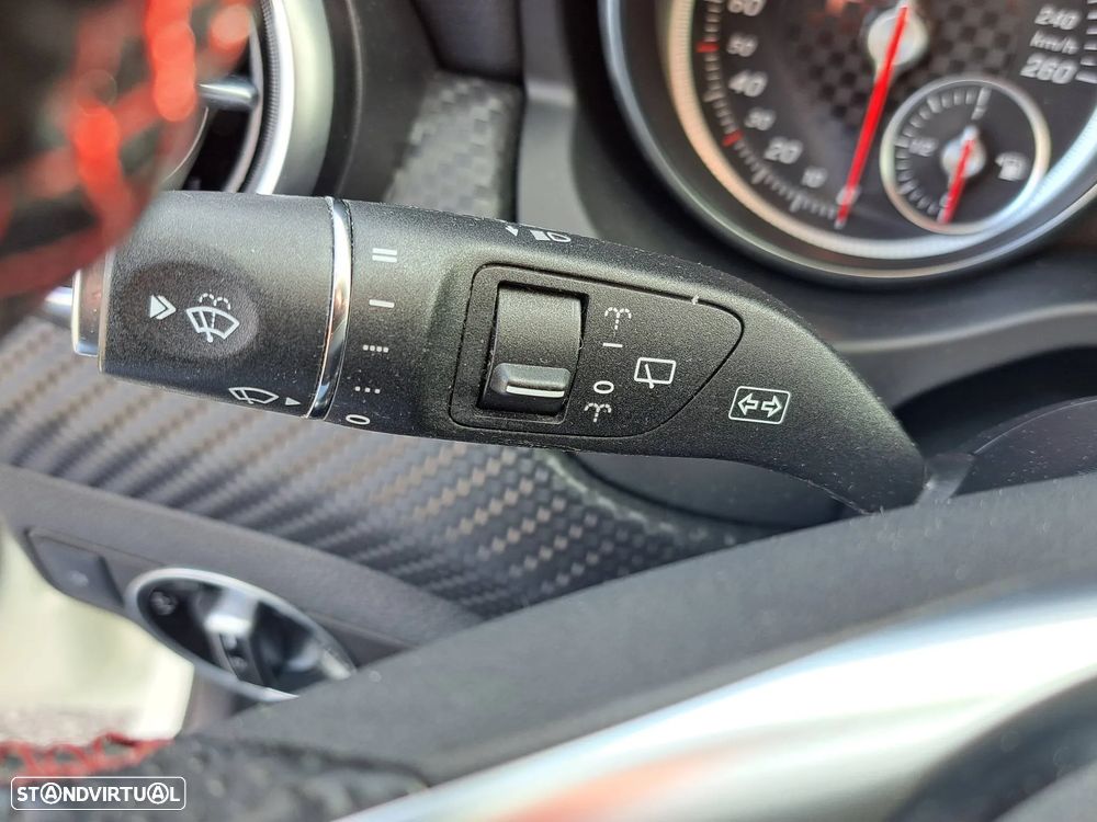 Mercedes-Benz A 180 d AMG Line - 32