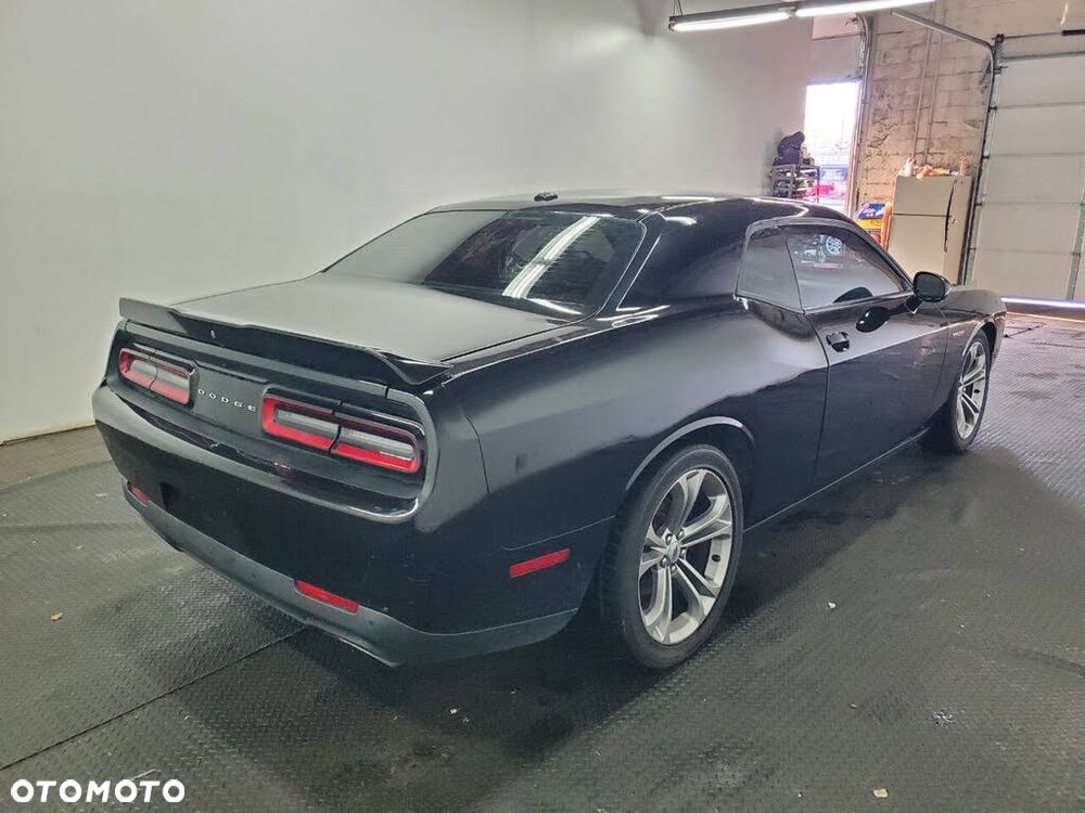 Dodge Challenger - 8