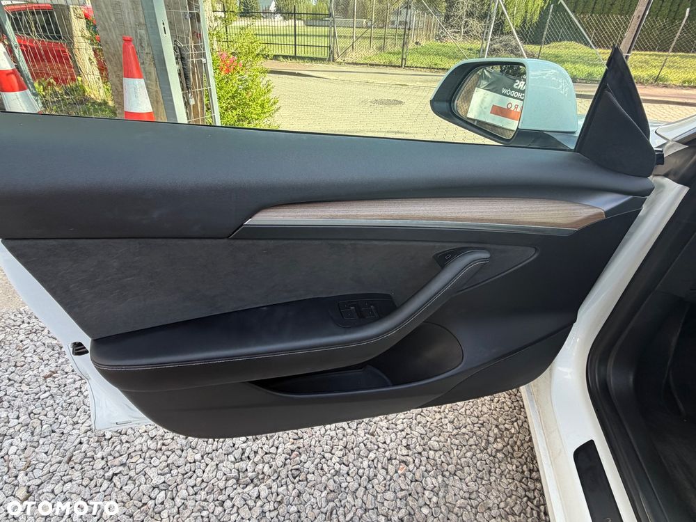 Tesla Model 3 RWD - 10