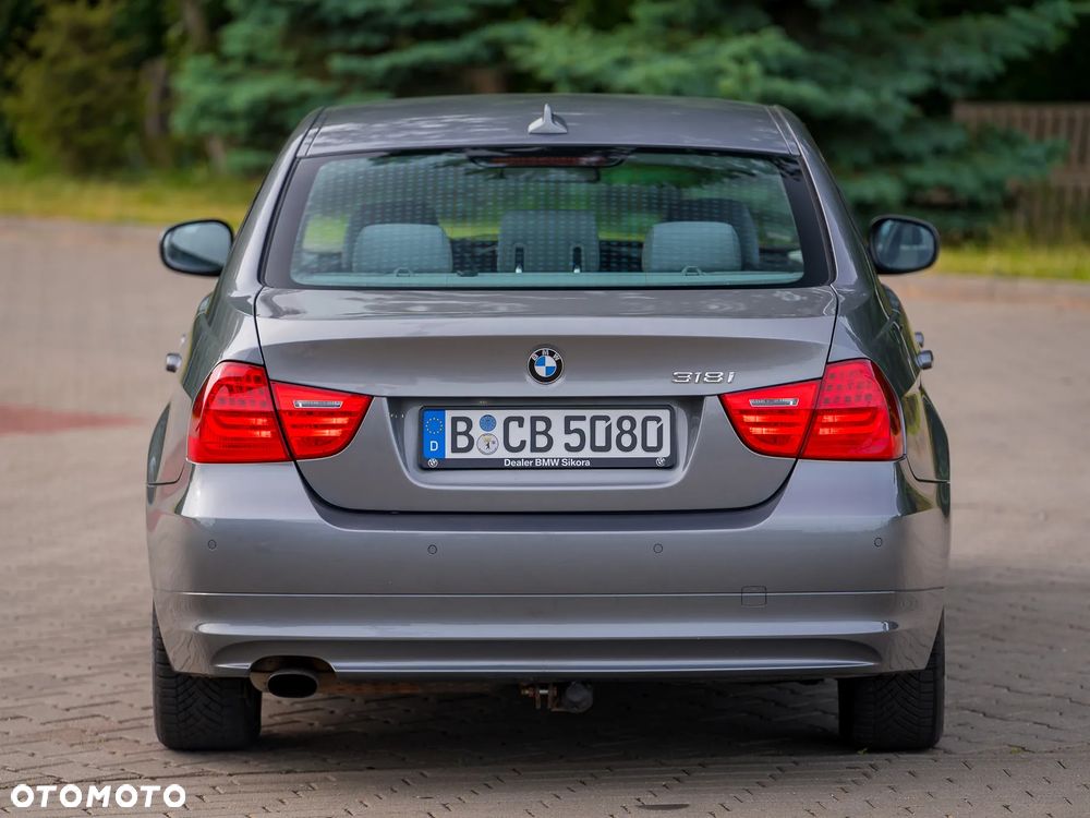 BMW Seria 3 318i Edition Exclusive - 9