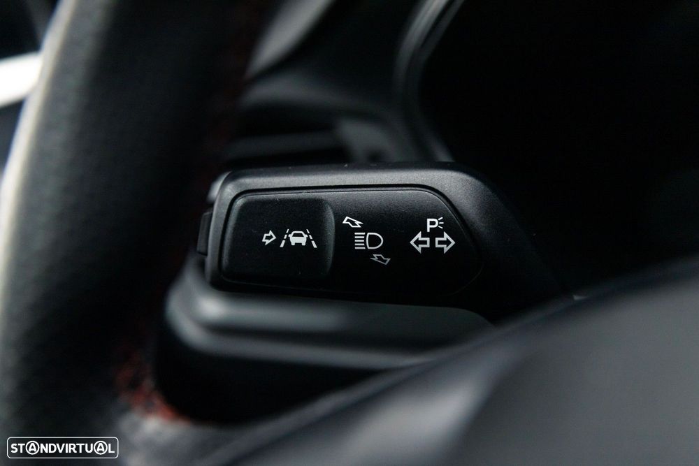 Ford Focus 1.0 EcoBoost MHEV ST-Line - 32