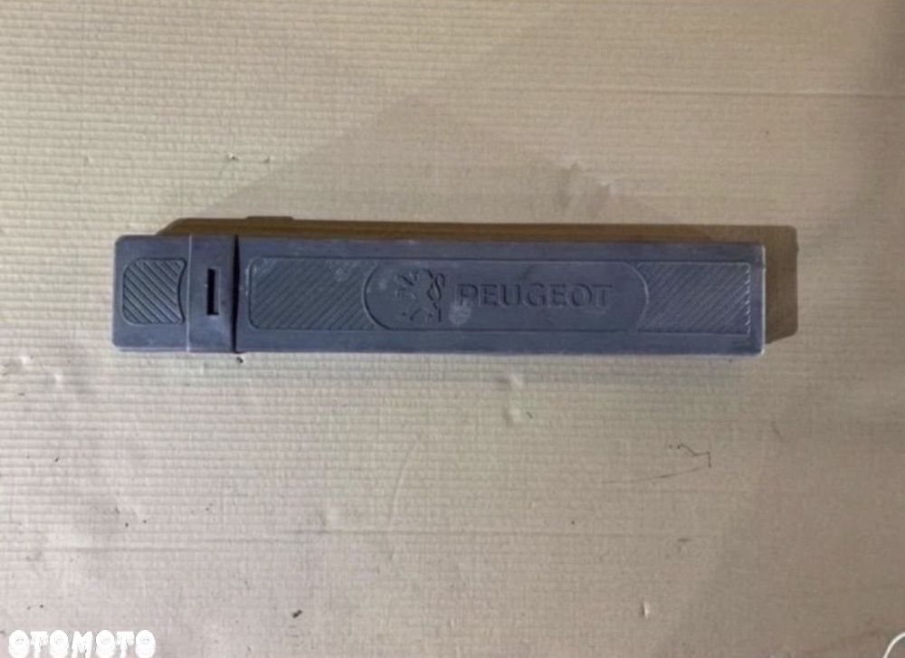 Trójkąt fabryczny bezpieczeństwa peugeot 107 citroen c1 - 2