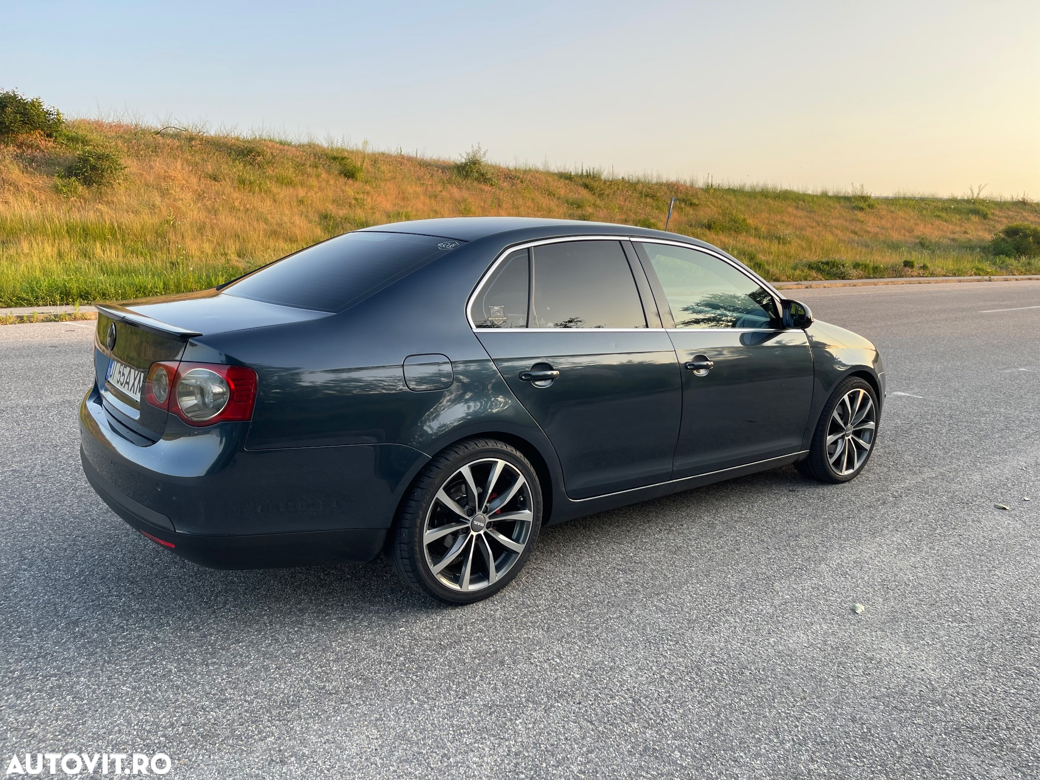 Volkswagen Jetta 1.9 TDI Comfortline - 5
