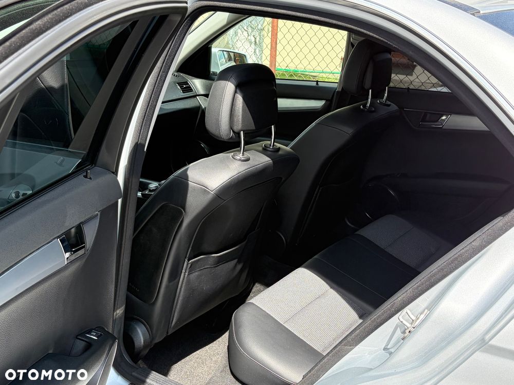 Mercedes-Benz Klasa C 180 (BlueEFFICIENCY) Avantgarde - 21