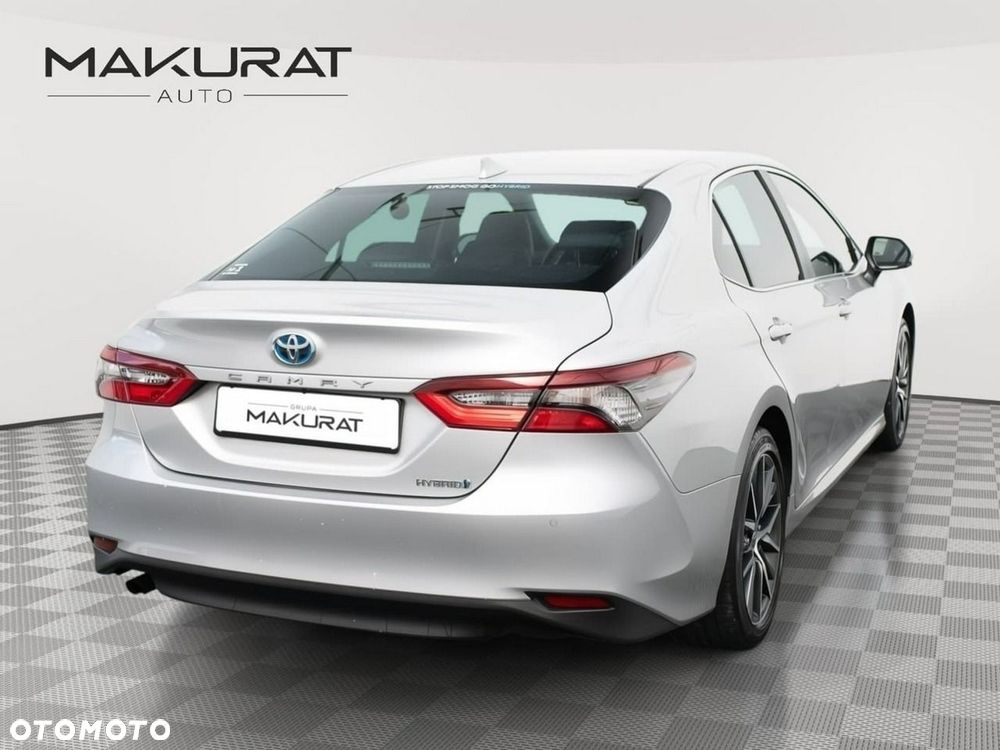 Toyota Camry - 4
