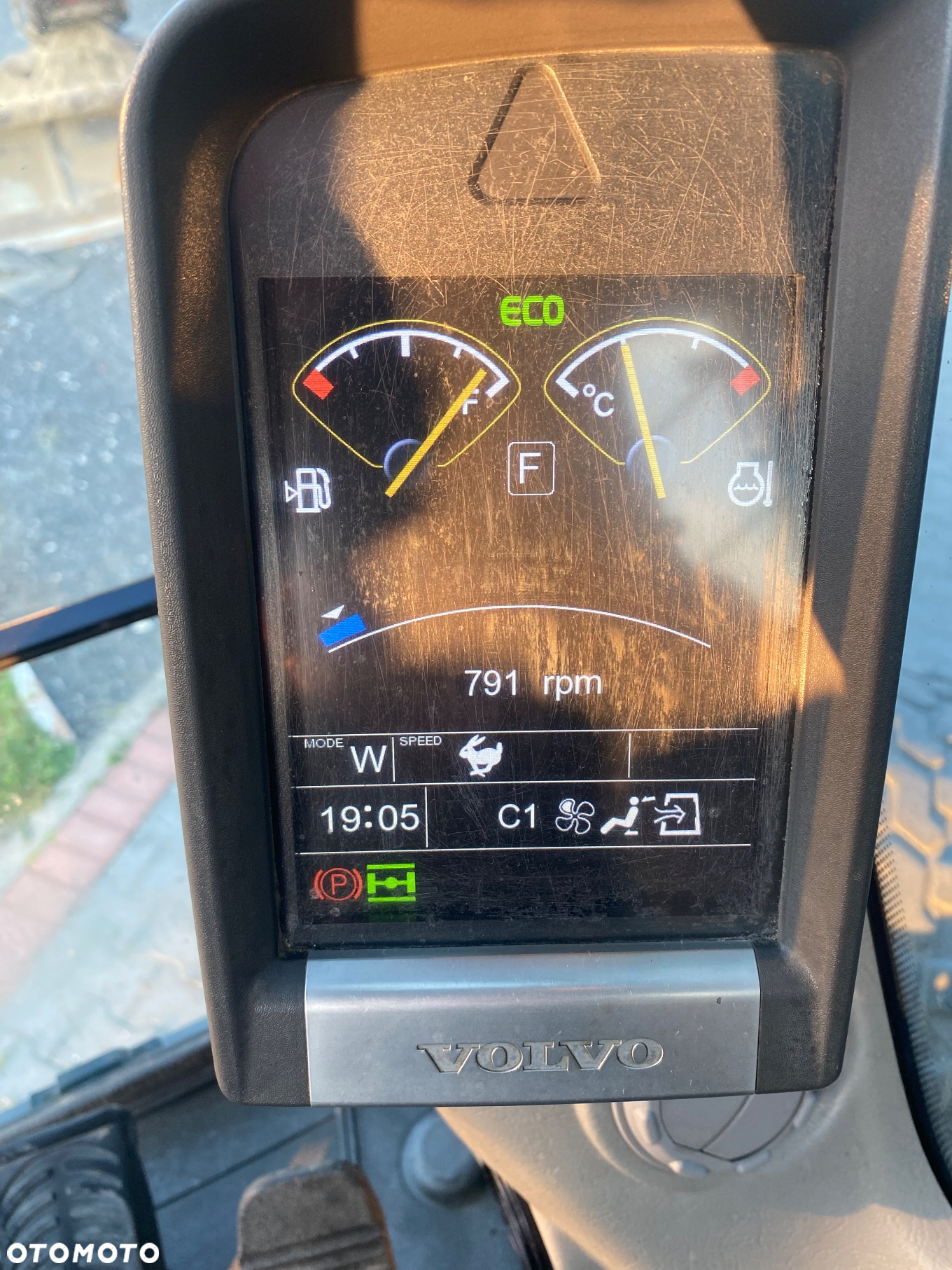 Volvo EW180D - 10