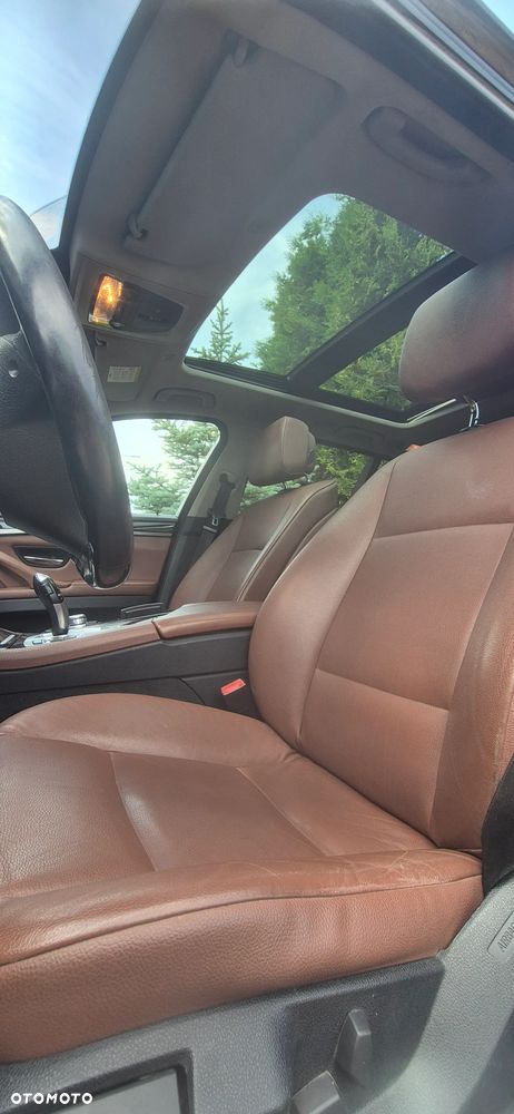BMW Seria 5 525d - 12