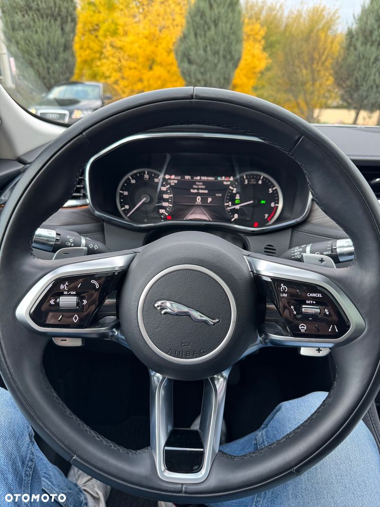 Jaguar F-Pace P250 AWD SE - 12