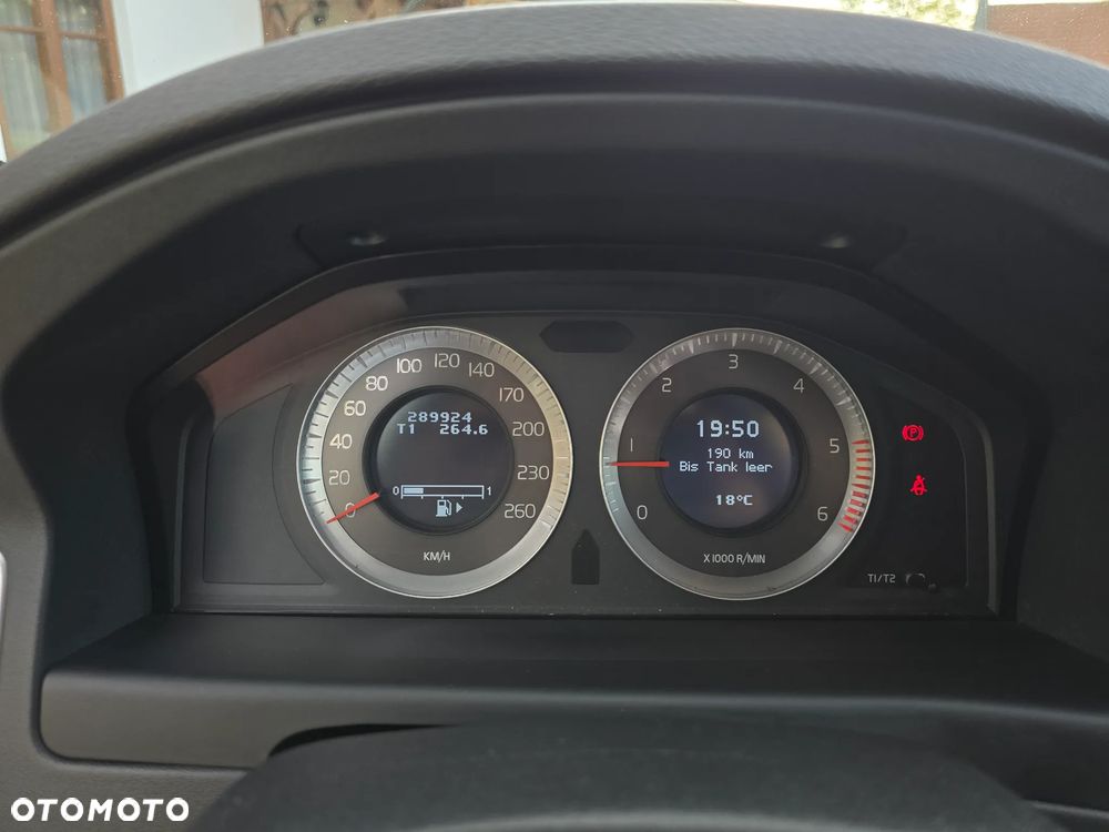 Volvo XC 70 D5 AWD Kinetic - 24