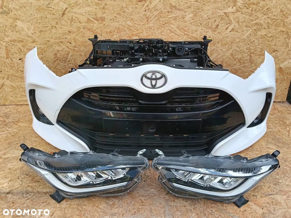 zderzak pas przedni belka błotnik chłodnice lampy Toyota Yaris IV 1.5 Hybrid - 15