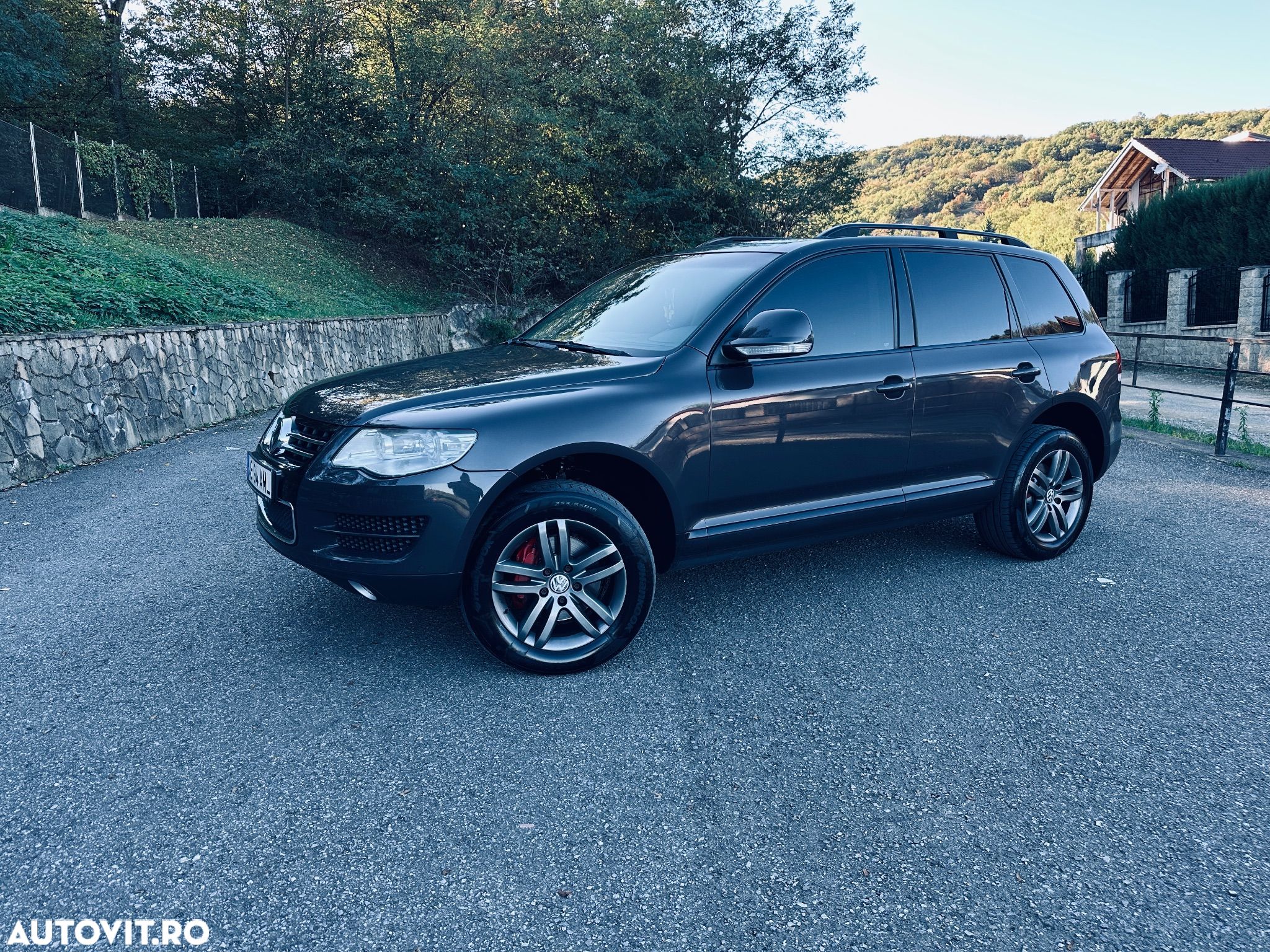 Volkswagen Touareg - 1