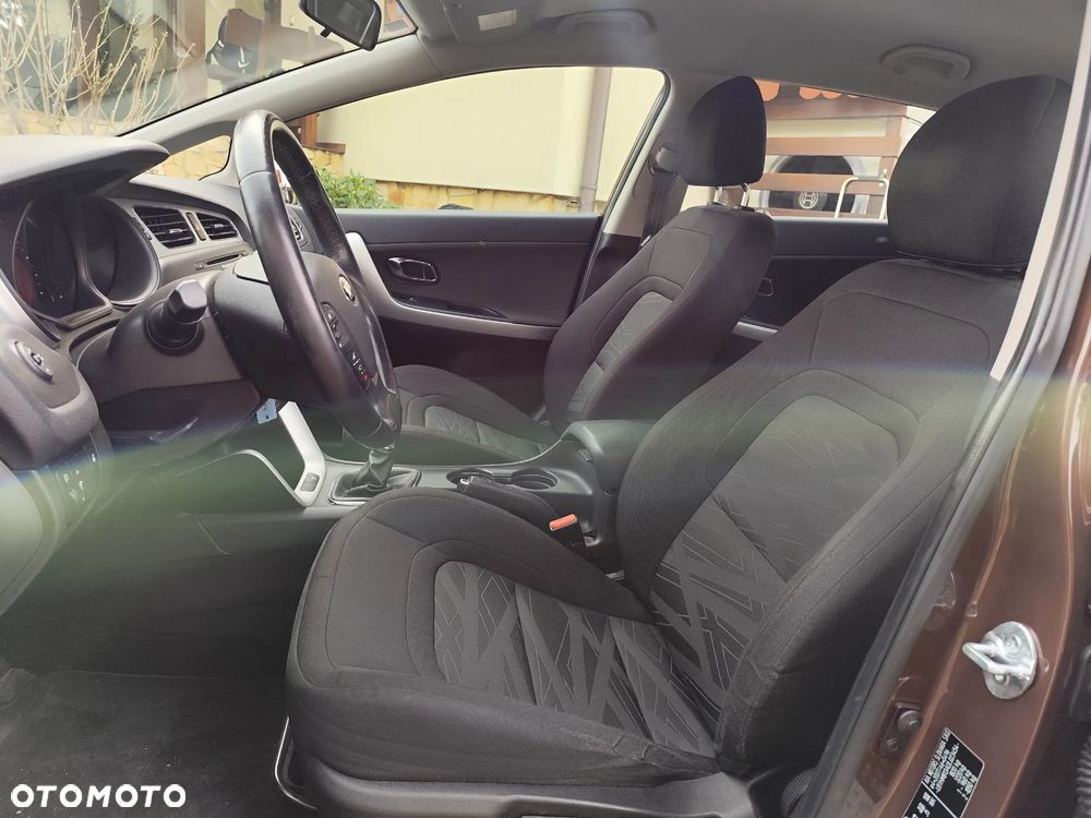 Kia Ceed 1.6 GDI Dream Team Edition - 10